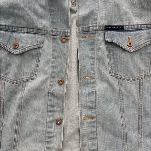 Y2K Oversized Denim Jacket Tommy Hilfiger Tommy Jeans Lightwash Denim Jacket - Picture 4 of 7